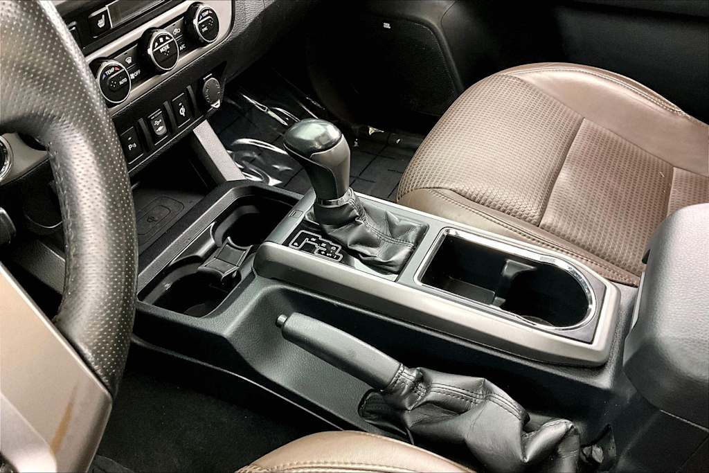 Thumbnail: 2017 Toyota Tacoma - 16