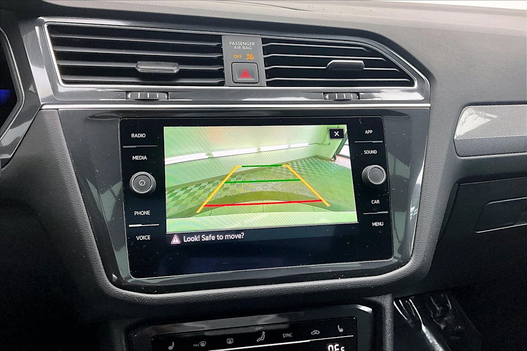 Thumbnail: 2022 Volkswagen Tiguan - 16