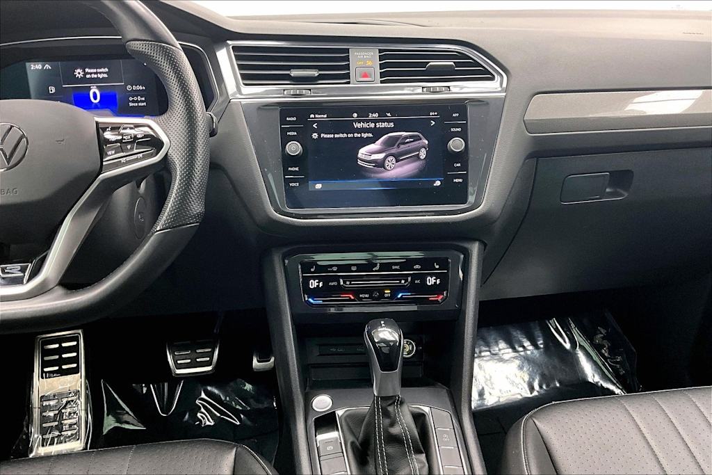 Thumbnail: 2022 Volkswagen Tiguan - 15