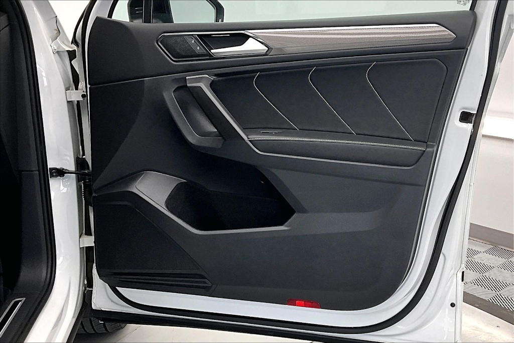 Thumbnail: 2022 Volkswagen Tiguan - 25