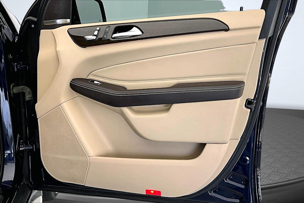 Thumbnail: 2016 Mercedes-Benz GLE - 25