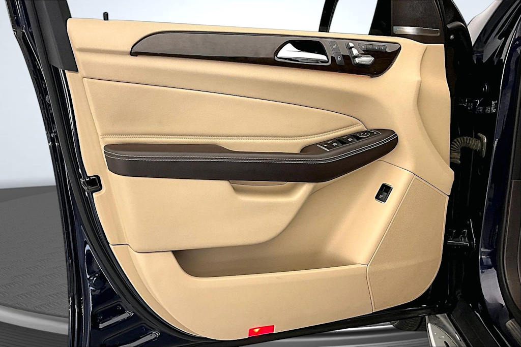 Thumbnail: 2016 Mercedes-Benz GLE - 24