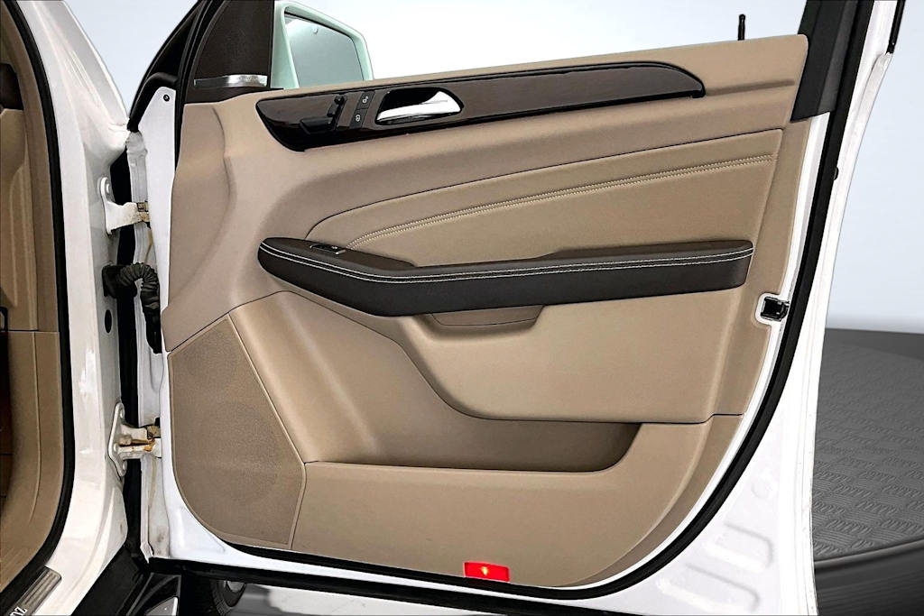 Thumbnail: 2015 Mercedes-Benz M-Class - 25