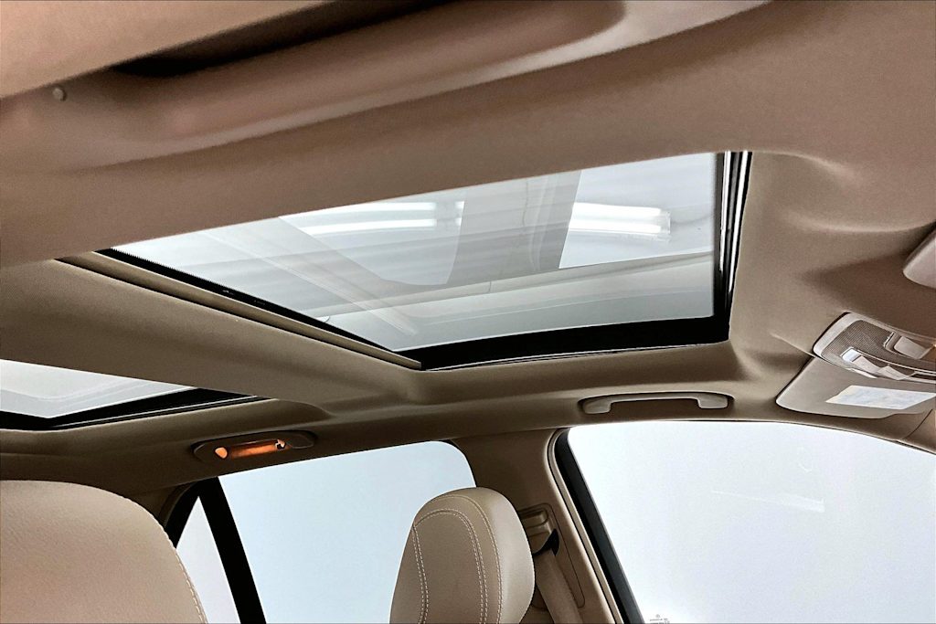 Thumbnail: 2015 Mercedes-Benz M-Class - 23