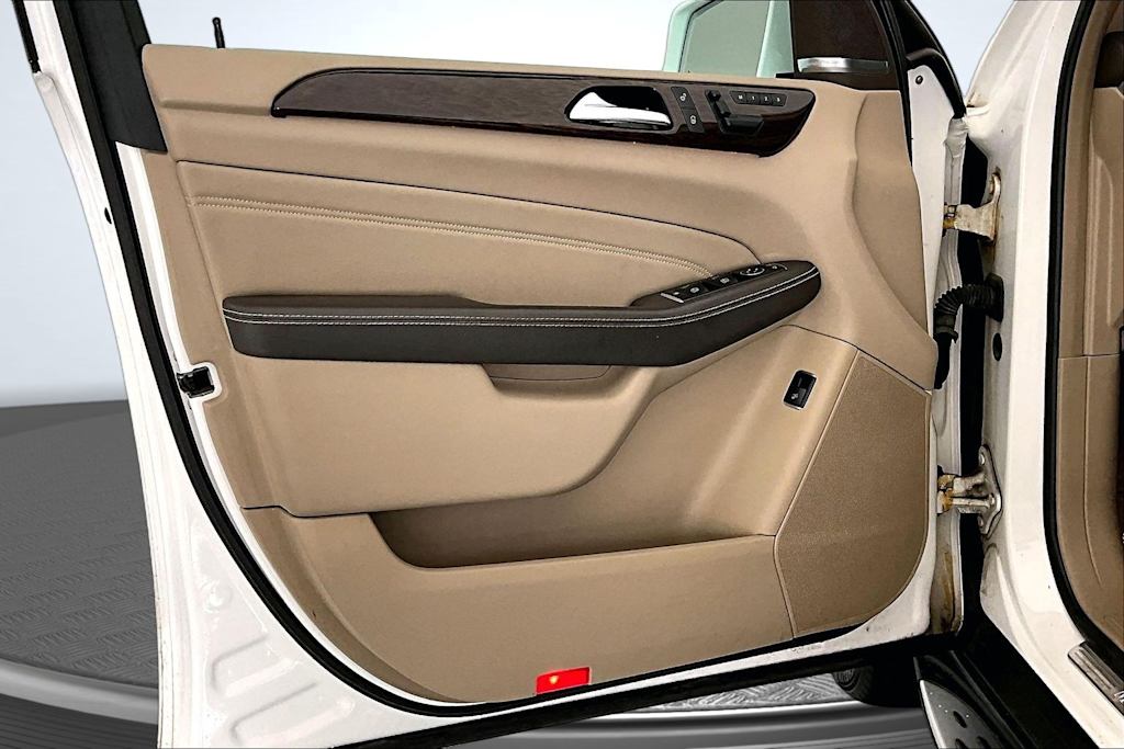 Thumbnail: 2015 Mercedes-Benz M-Class - 24