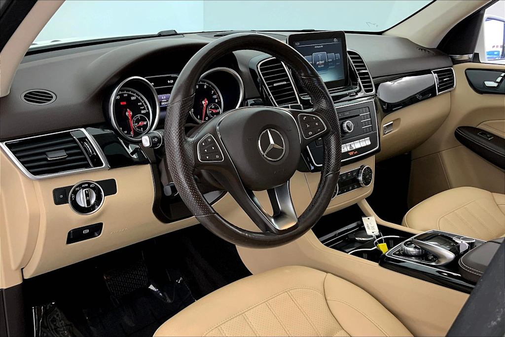 Thumbnail: 2016 Mercedes-Benz GLE - 2