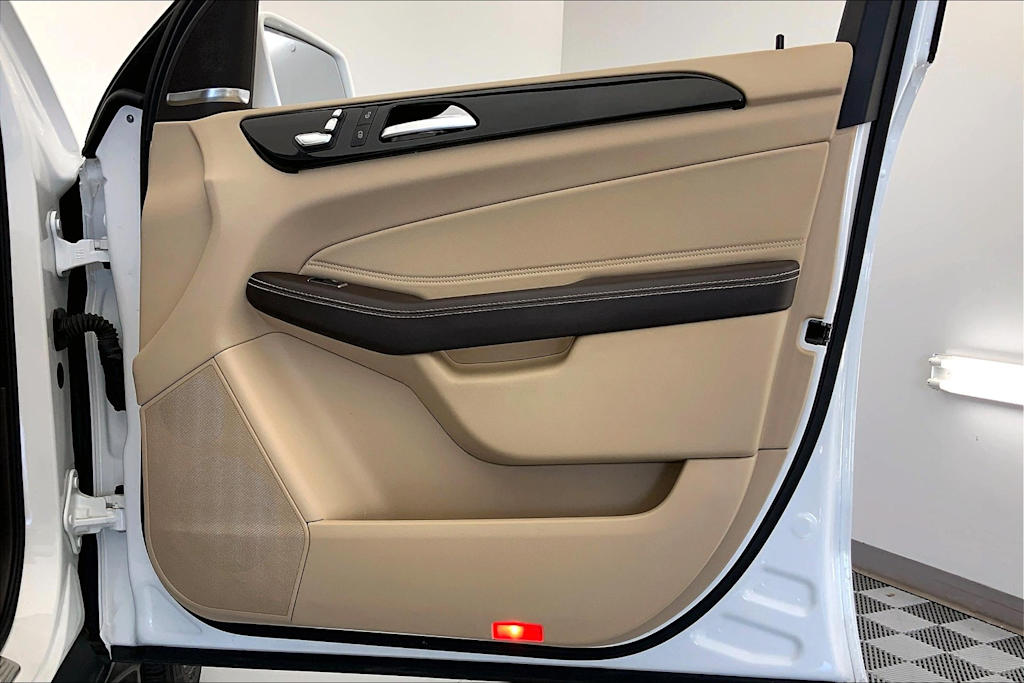 Thumbnail: 2016 Mercedes-Benz GLE - 23