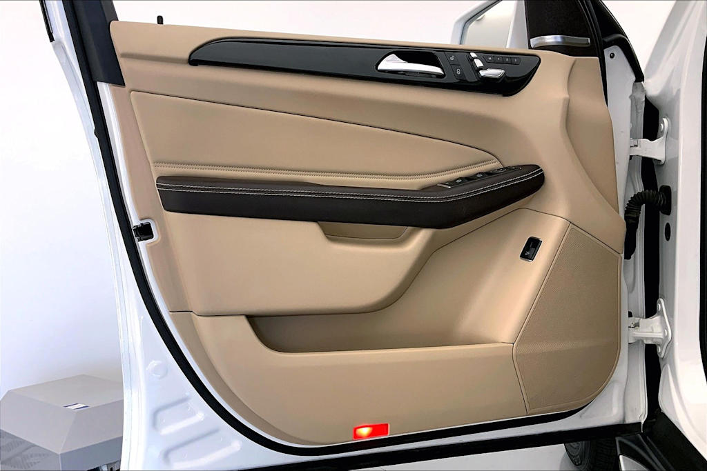 Thumbnail: 2016 Mercedes-Benz GLE - 22