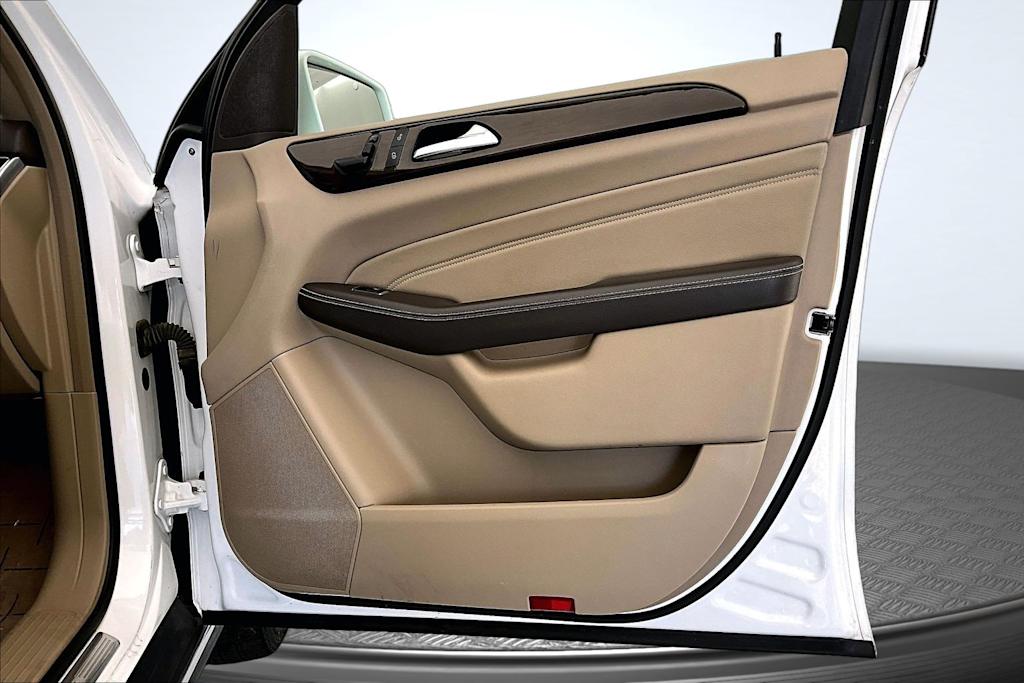 Thumbnail: 2015 Mercedes-Benz M-Class - 25