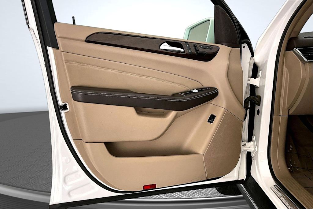 Thumbnail: 2015 Mercedes-Benz M-Class - 24