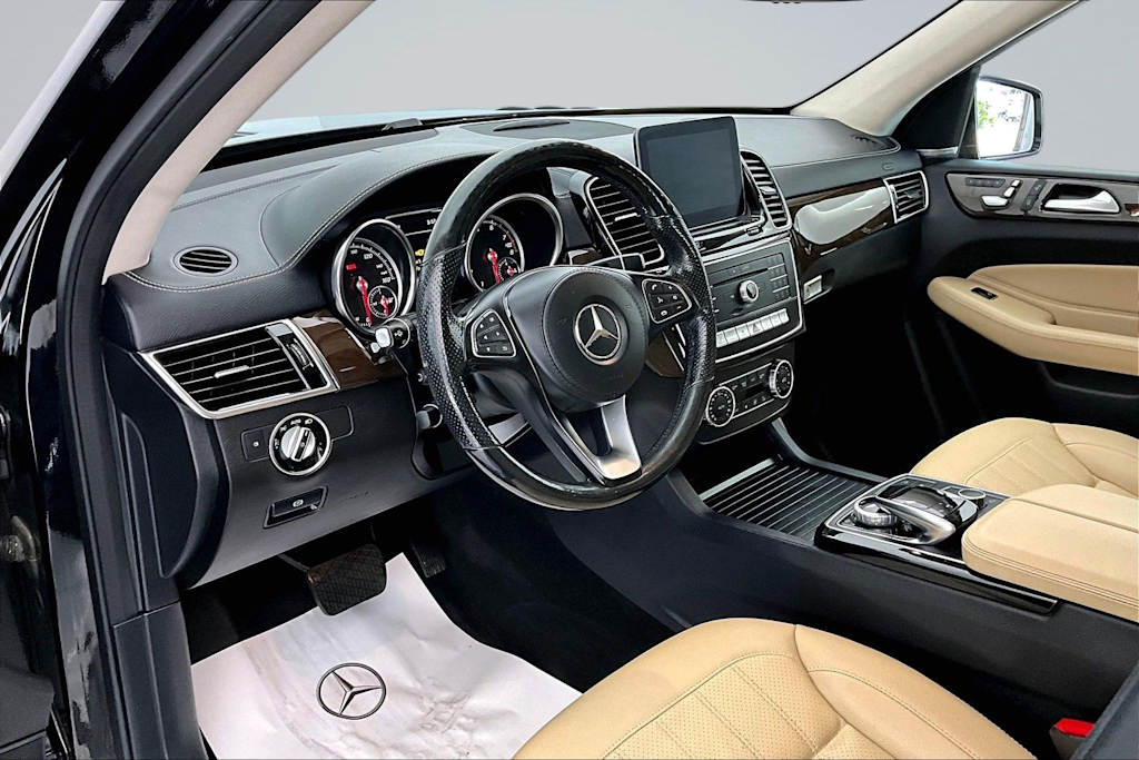 Thumbnail: 2019 Mercedes-Benz GLS - 2