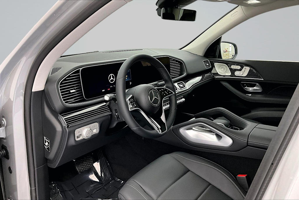 Thumbnail: 2026 Mercedes-Benz GLE - 2