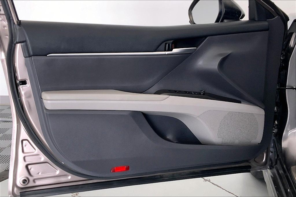 Thumbnail: 2021 Toyota Camry - 23