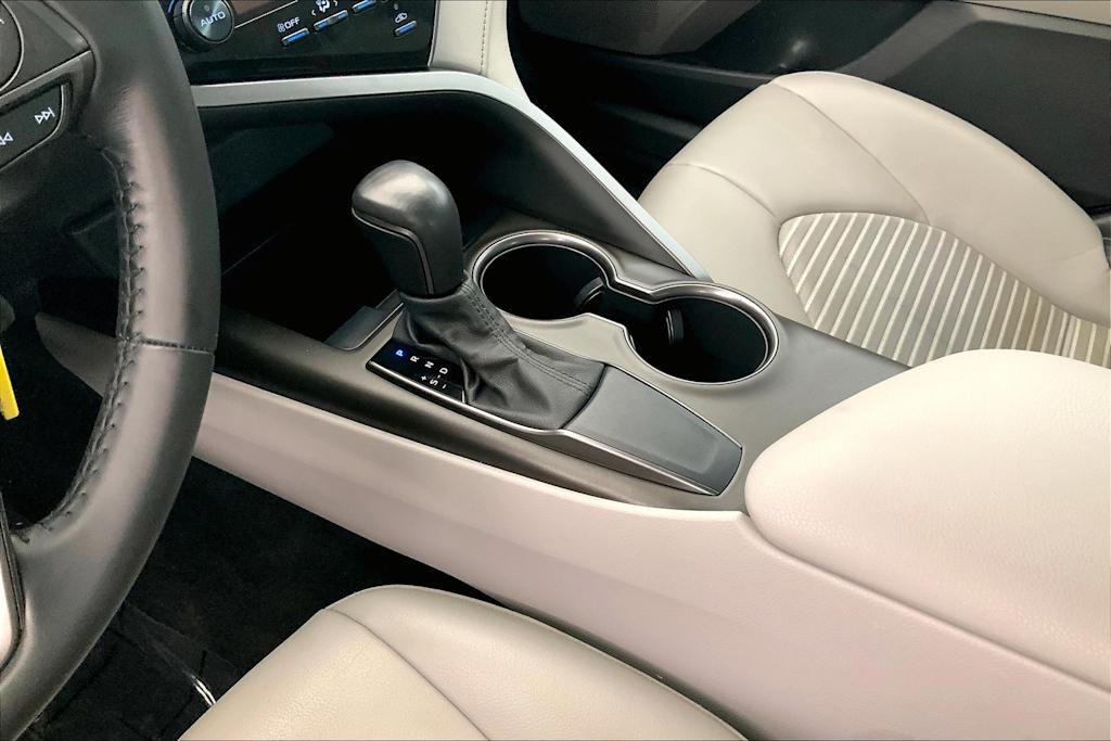 Thumbnail: 2021 Toyota Camry - 16
