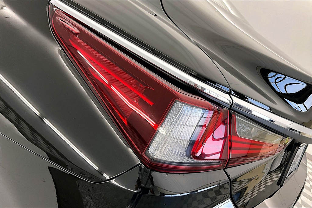 Thumbnail: 2019 Lexus ES - 26