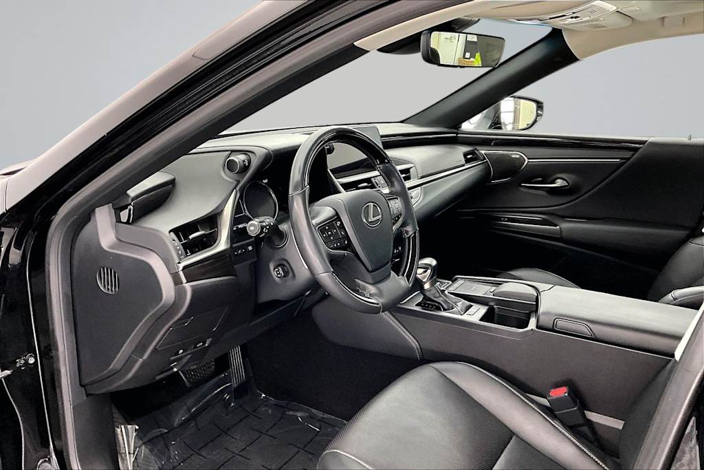 Thumbnail: 2019 Lexus ES - 2