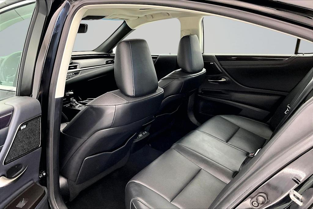Thumbnail: 2019 Lexus ES - 13