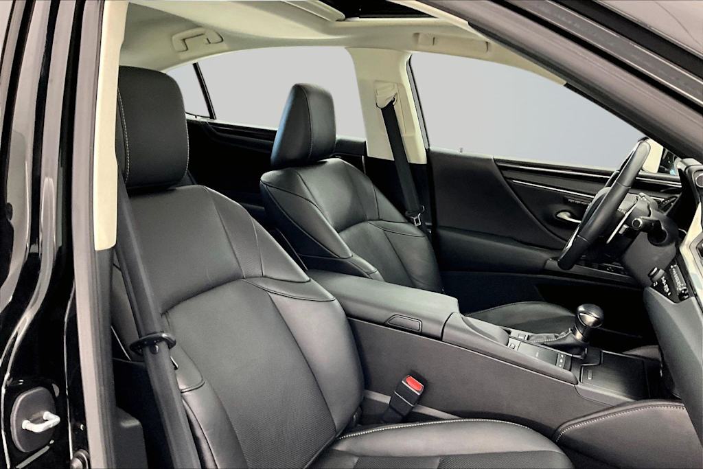 Thumbnail: 2019 Lexus ES - 12