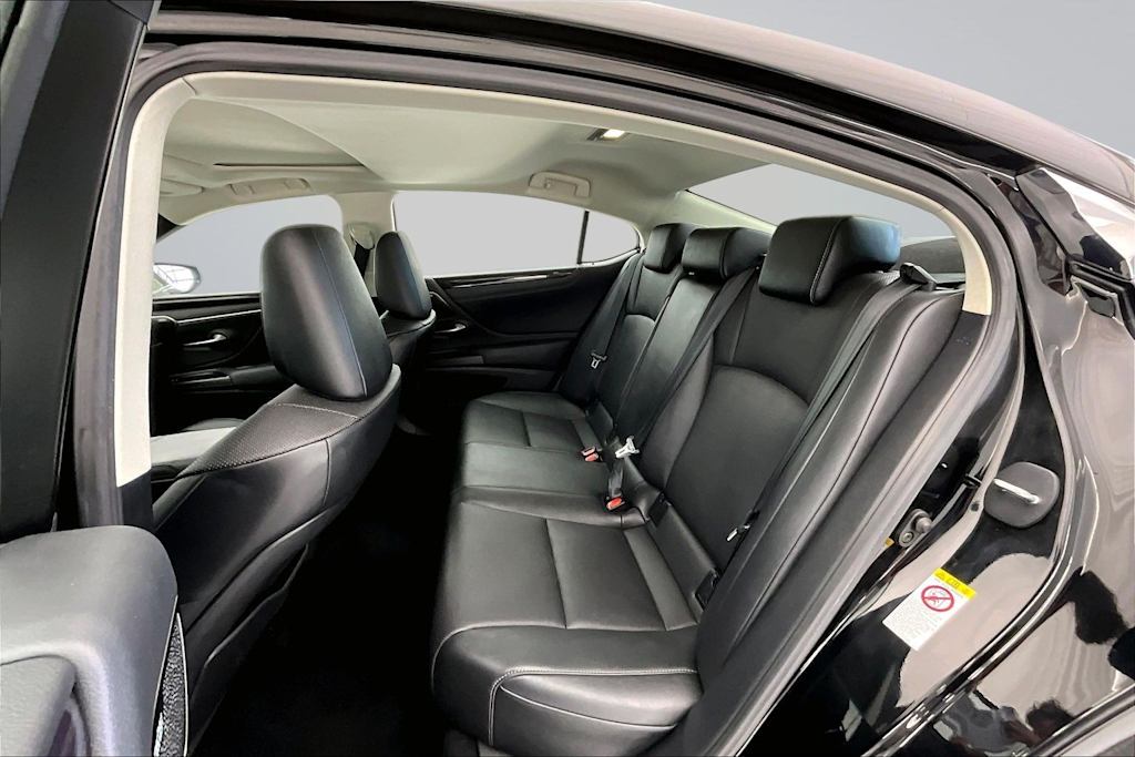 Thumbnail: 2019 Lexus ES - 21