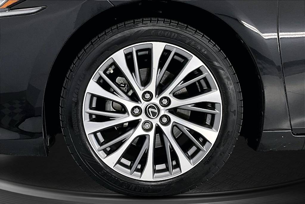 Thumbnail: 2019 Lexus ES - 8
