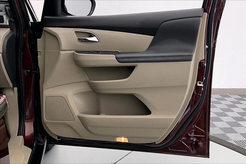 Thumbnail: 2016 Honda Odyssey - 25