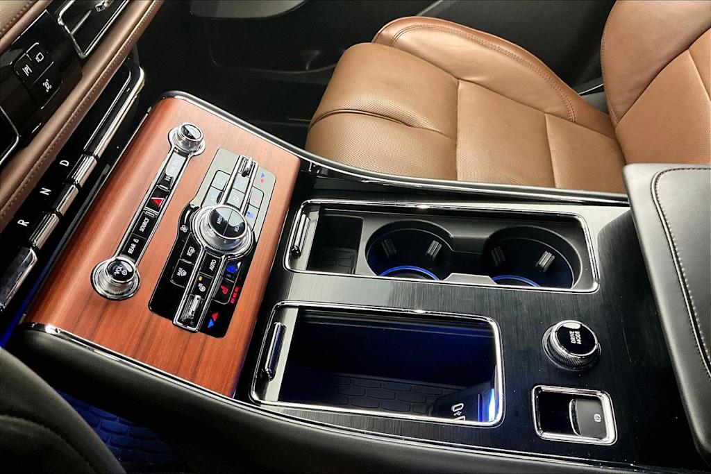 Thumbnail: 2023 Lincoln Aviator - 14