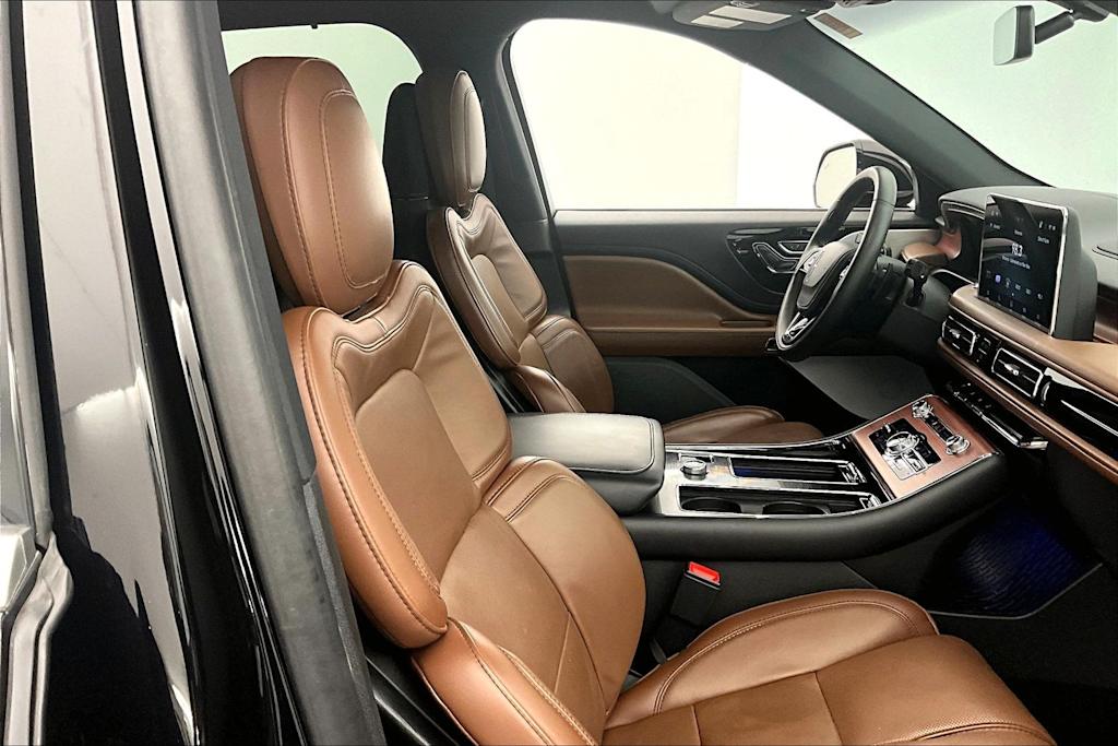 Thumbnail: 2023 Lincoln Aviator - 10