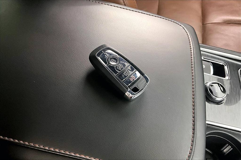 Thumbnail: 2023 Lincoln Aviator - 21