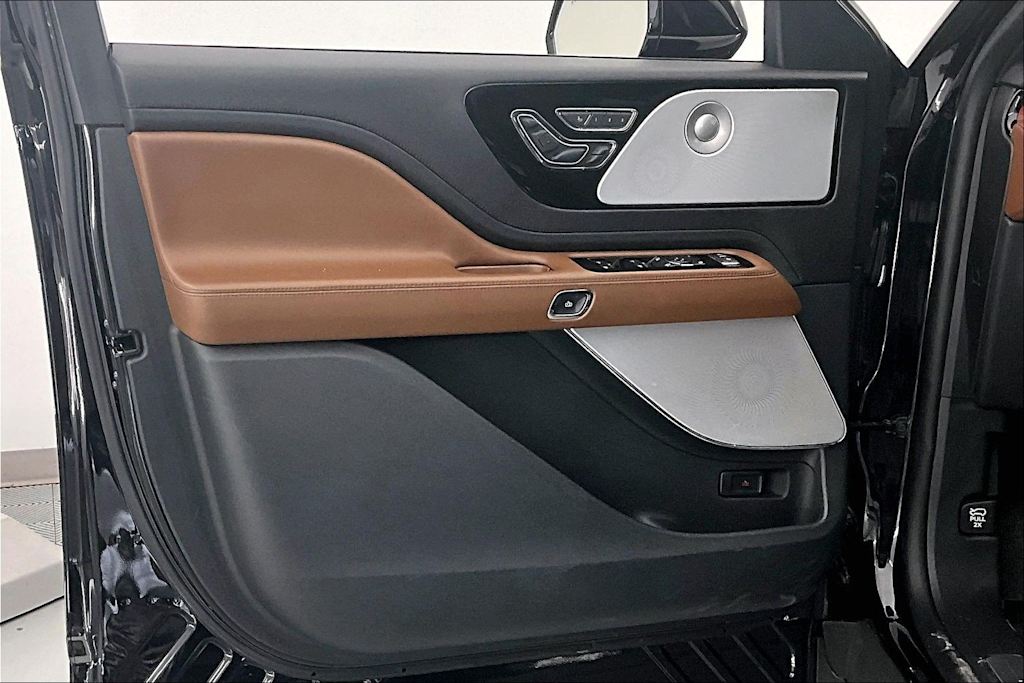 Thumbnail: 2023 Lincoln Aviator - 24