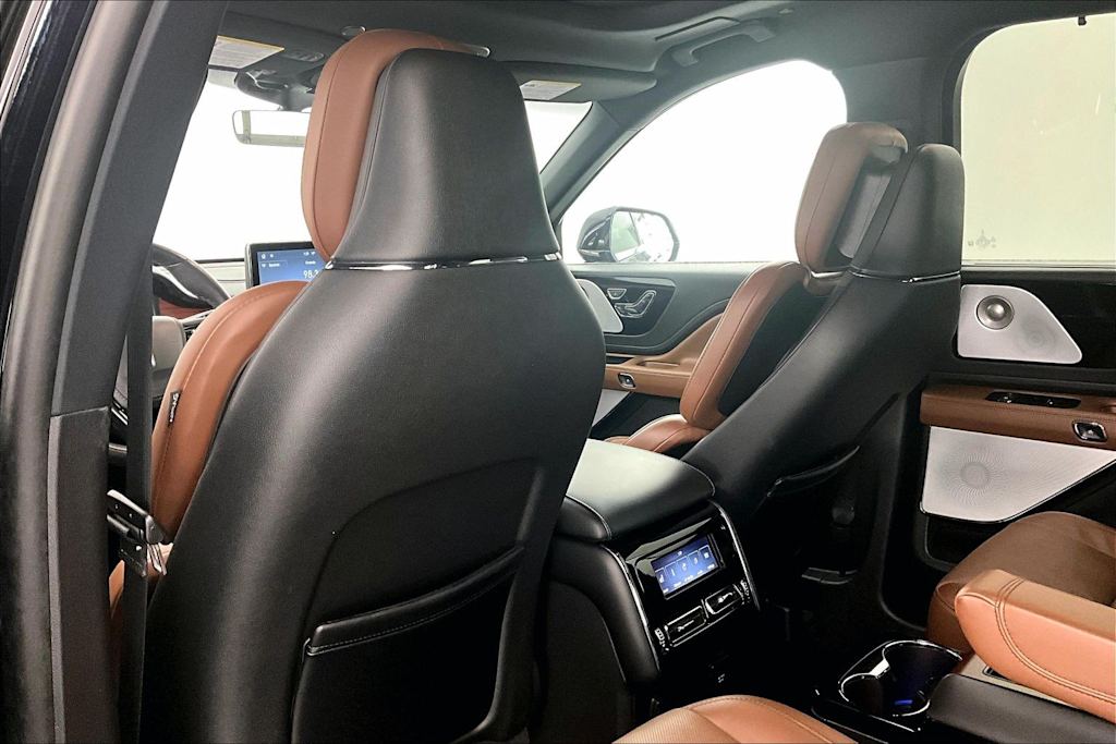 Thumbnail: 2023 Lincoln Aviator - 11