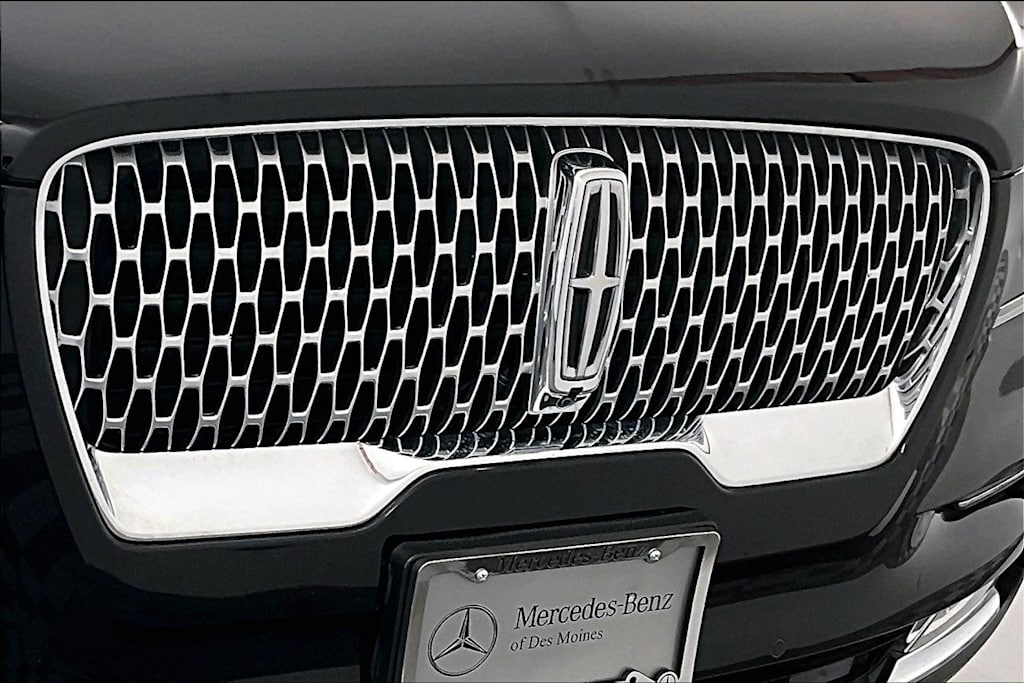 Thumbnail: 2023 Lincoln Aviator - 17