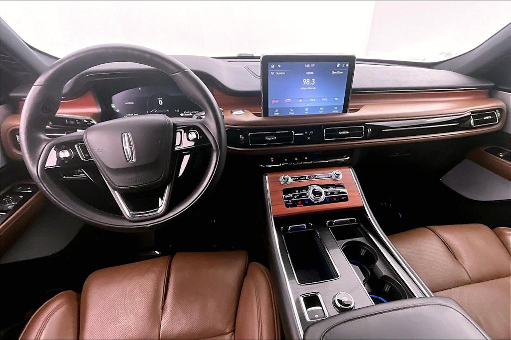 Thumbnail: 2023 Lincoln Aviator - 8