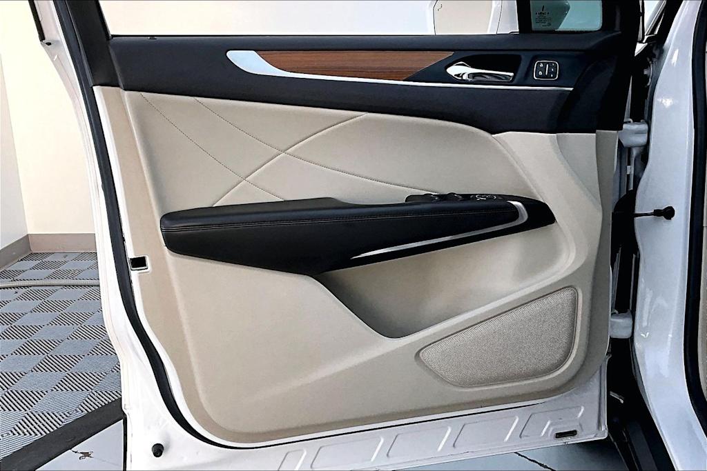 Thumbnail: 2019 Lincoln MKC - 24