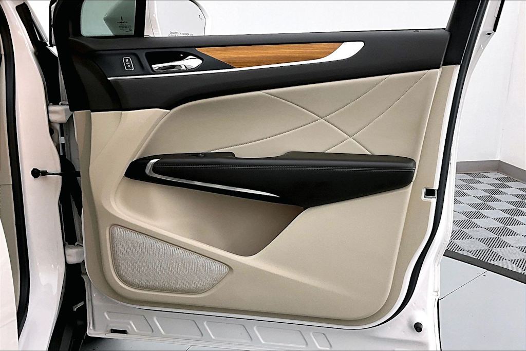 Thumbnail: 2019 Lincoln MKC - 25