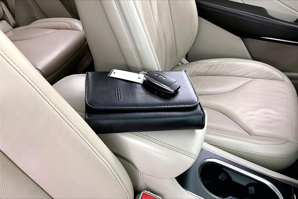 Thumbnail: 2019 Lincoln MKC - 21