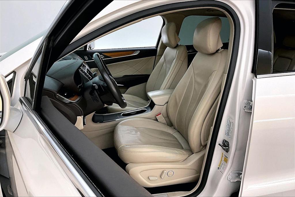 Thumbnail: 2019 Lincoln MKC - 11