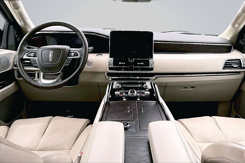 Thumbnail: 2021 Lincoln Navigator - 9