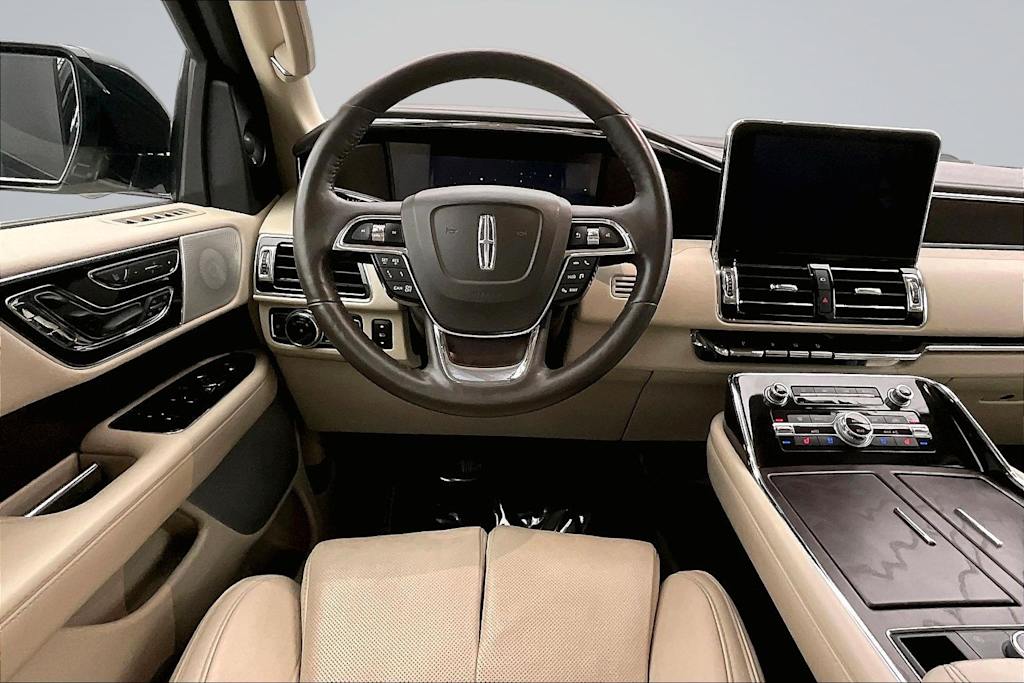 Thumbnail: 2021 Lincoln Navigator - 13