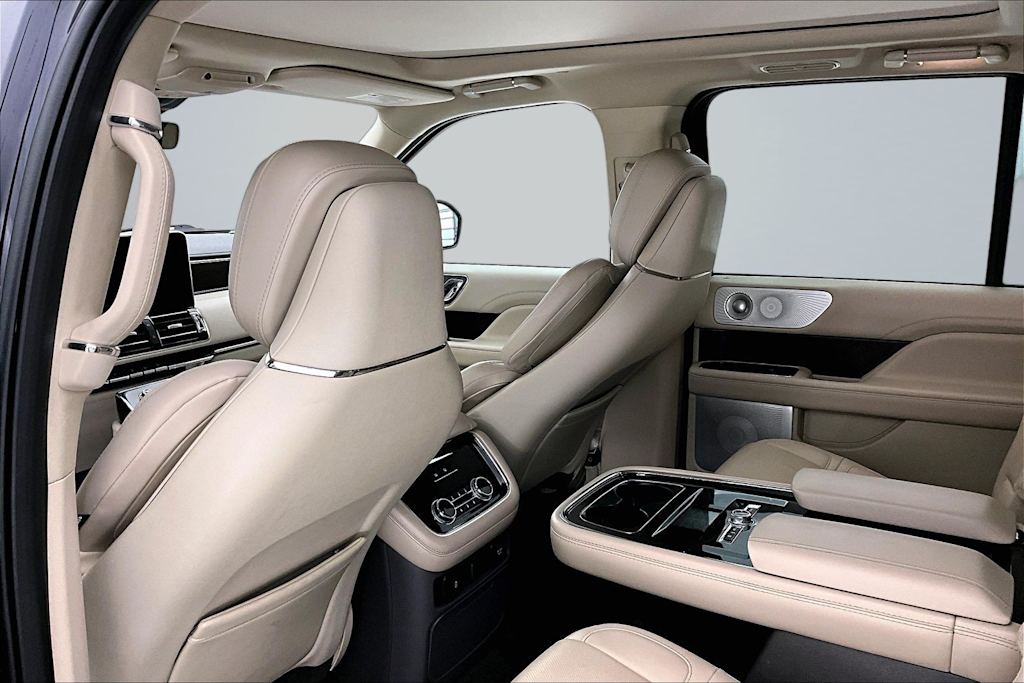 Thumbnail: 2021 Lincoln Navigator - 11
