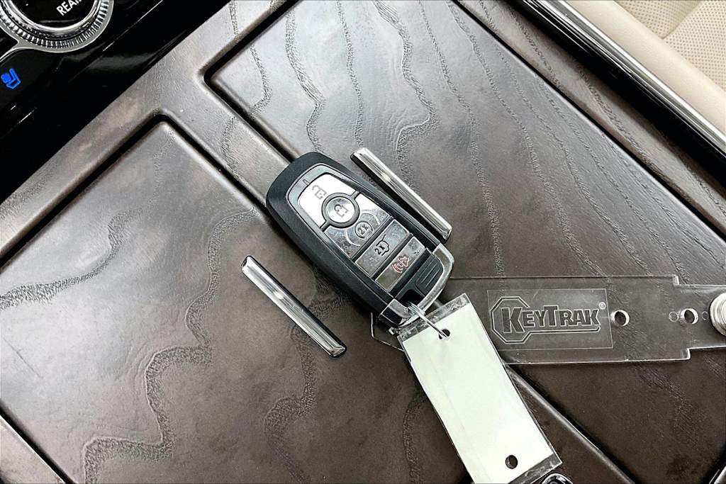 Thumbnail: 2021 Lincoln Navigator - 18