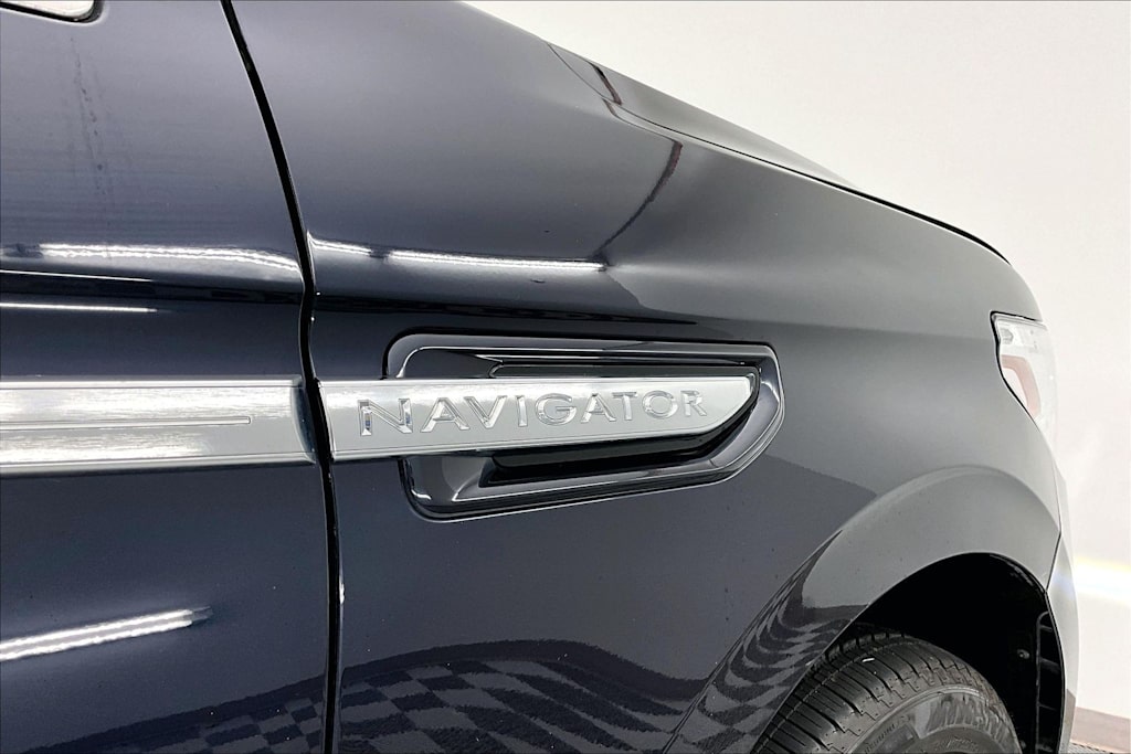 Thumbnail: 2021 Lincoln Navigator - 6