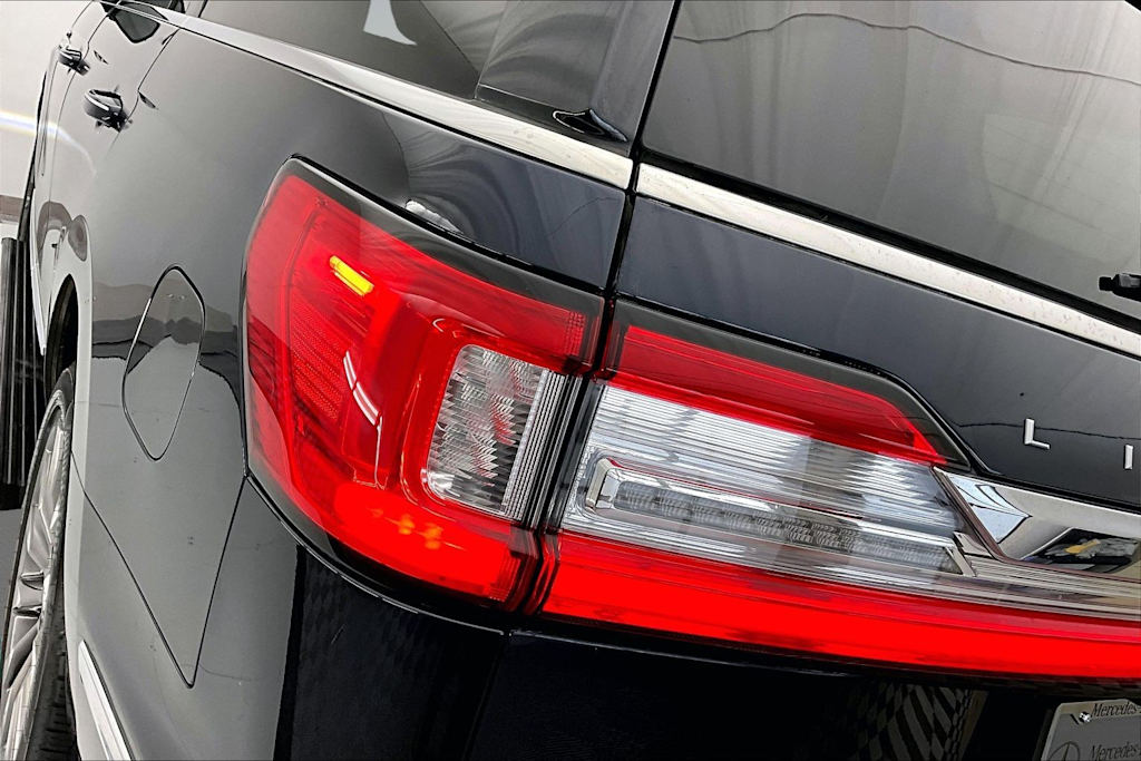 Thumbnail: 2021 Lincoln Navigator - 26