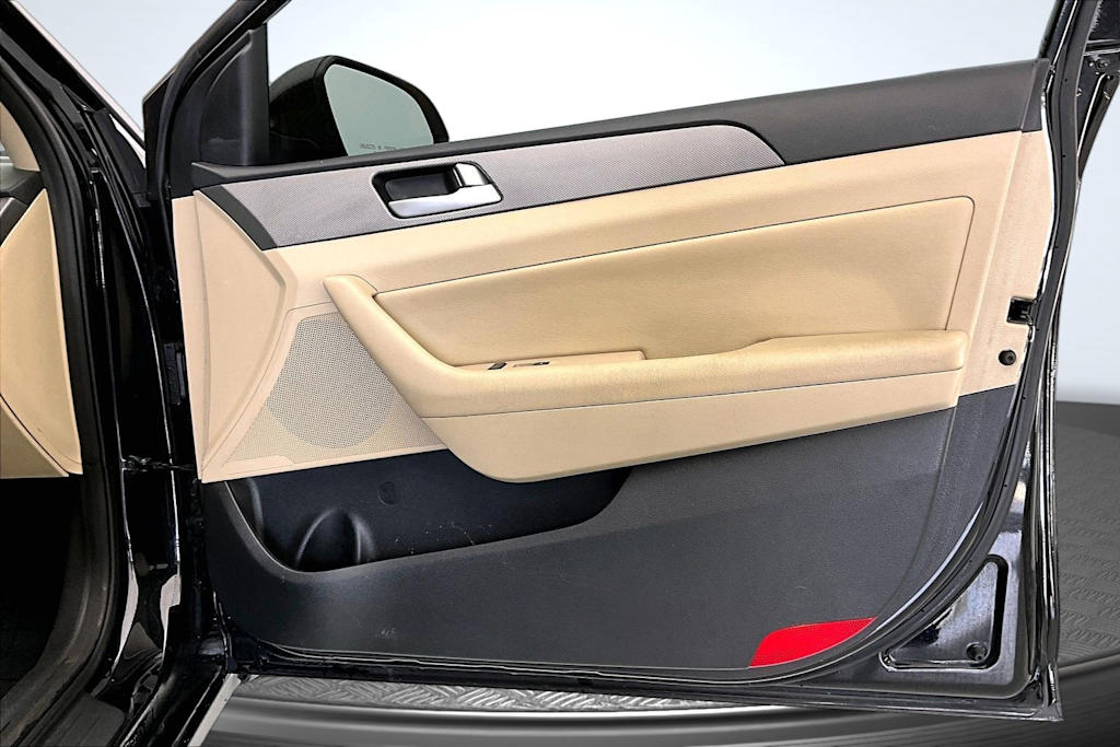 Thumbnail: 2015 Hyundai Sonata - 25