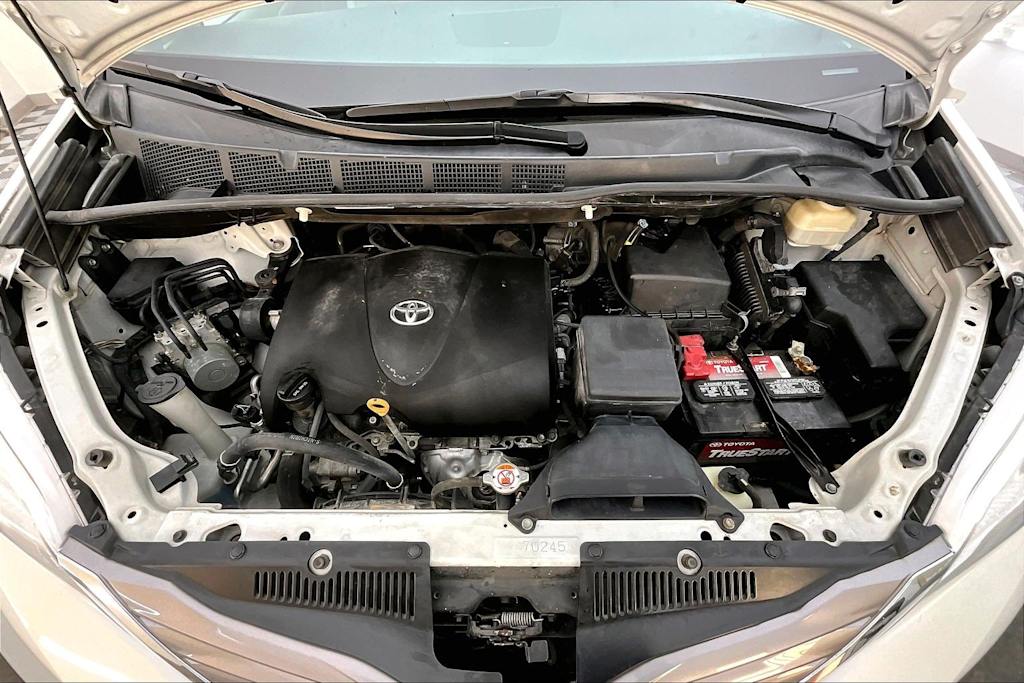 Thumbnail: 2017 Toyota Sienna - 9
