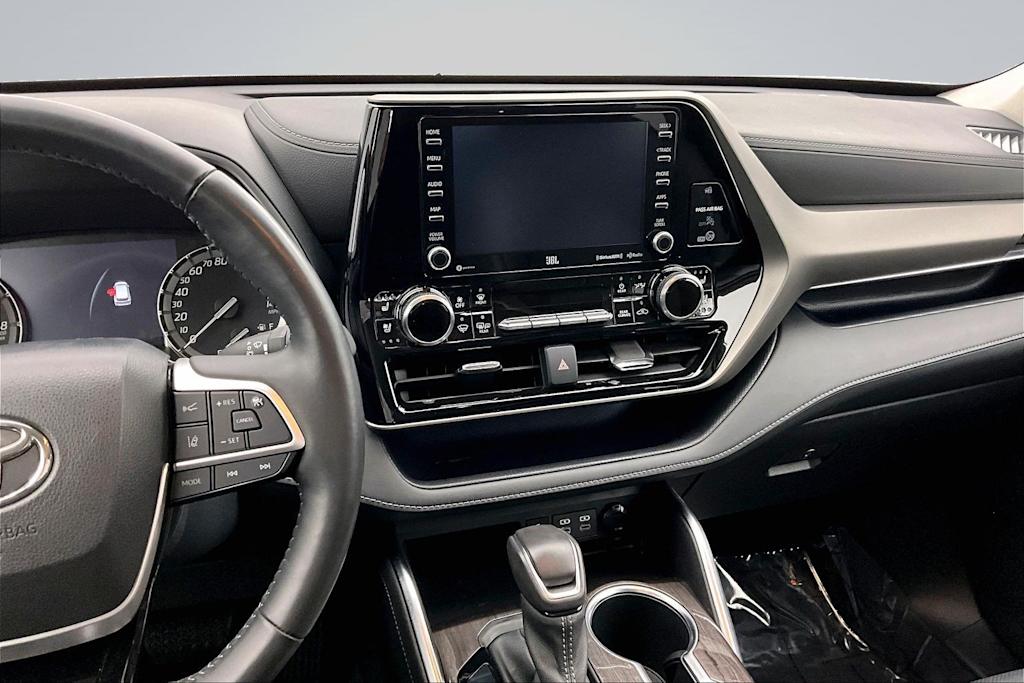 Thumbnail: 2022 Toyota Highlander - 15