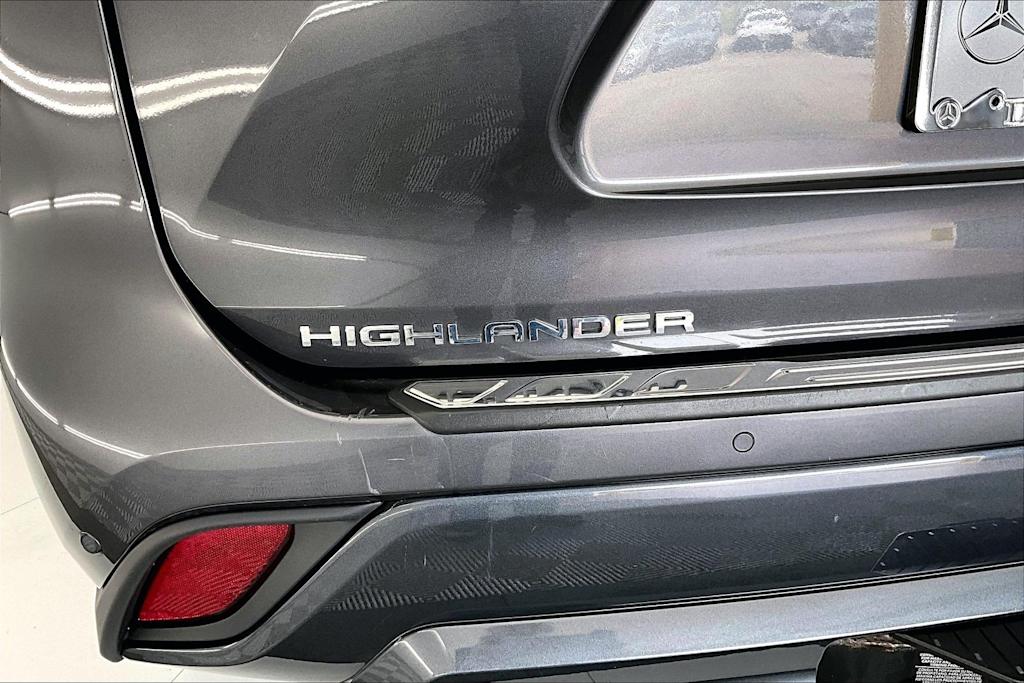 Thumbnail: 2022 Toyota Highlander - 7