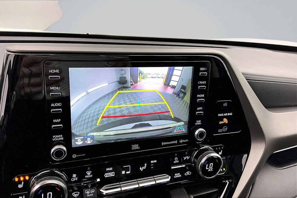 Thumbnail: 2022 Toyota Highlander - 22