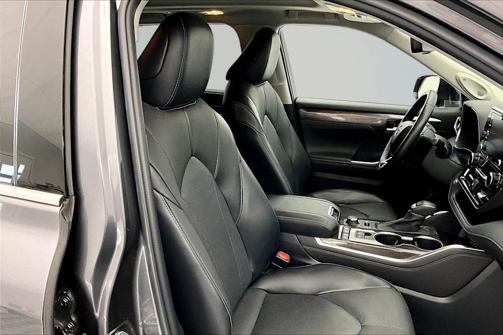 Thumbnail: 2022 Toyota Highlander - 12