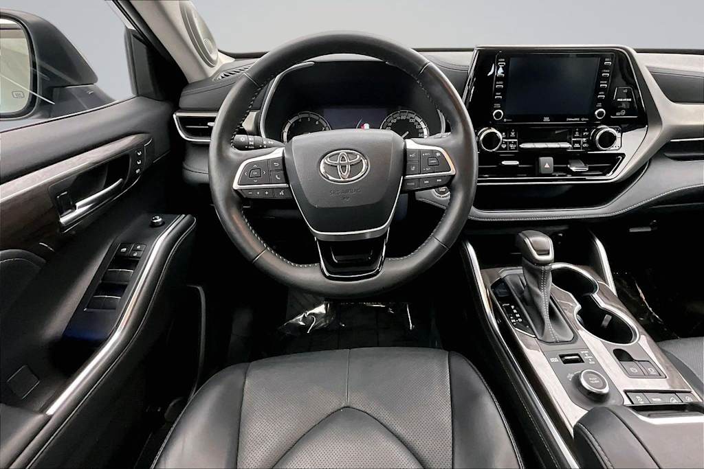 Thumbnail: 2022 Toyota Highlander - 14