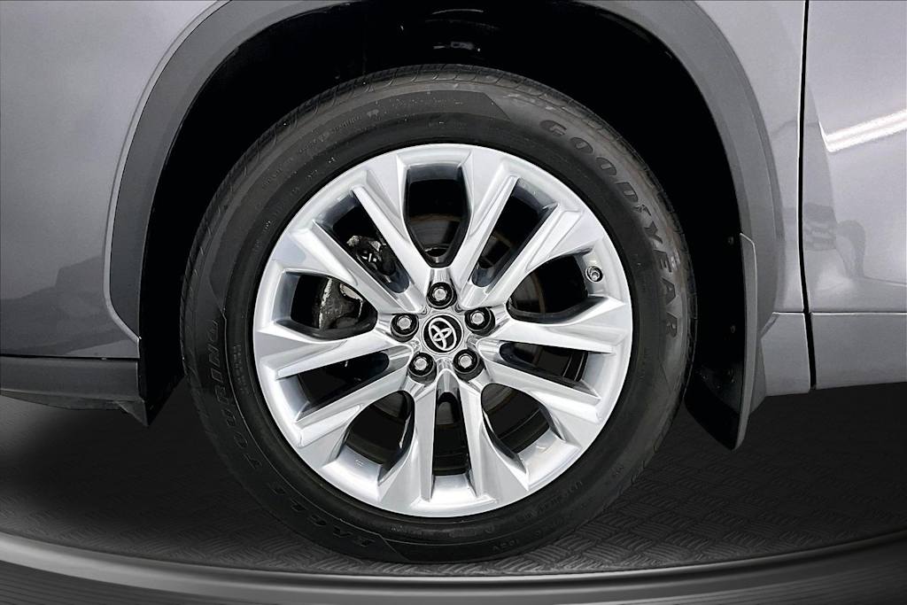 Thumbnail: 2022 Toyota Highlander - 8